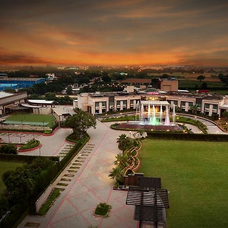 City Park Resort Bahādurgarh エクステリア 写真
