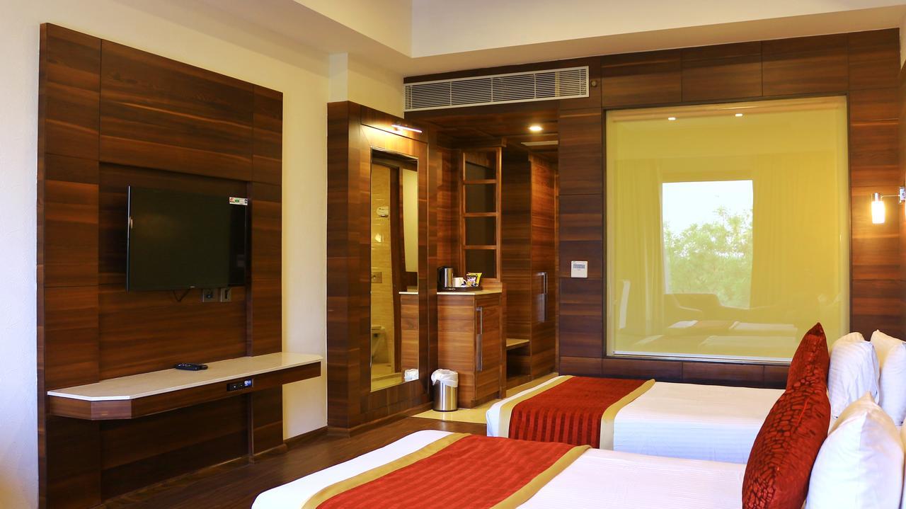 City Park Resort Bahādurgarh エクステリア 写真