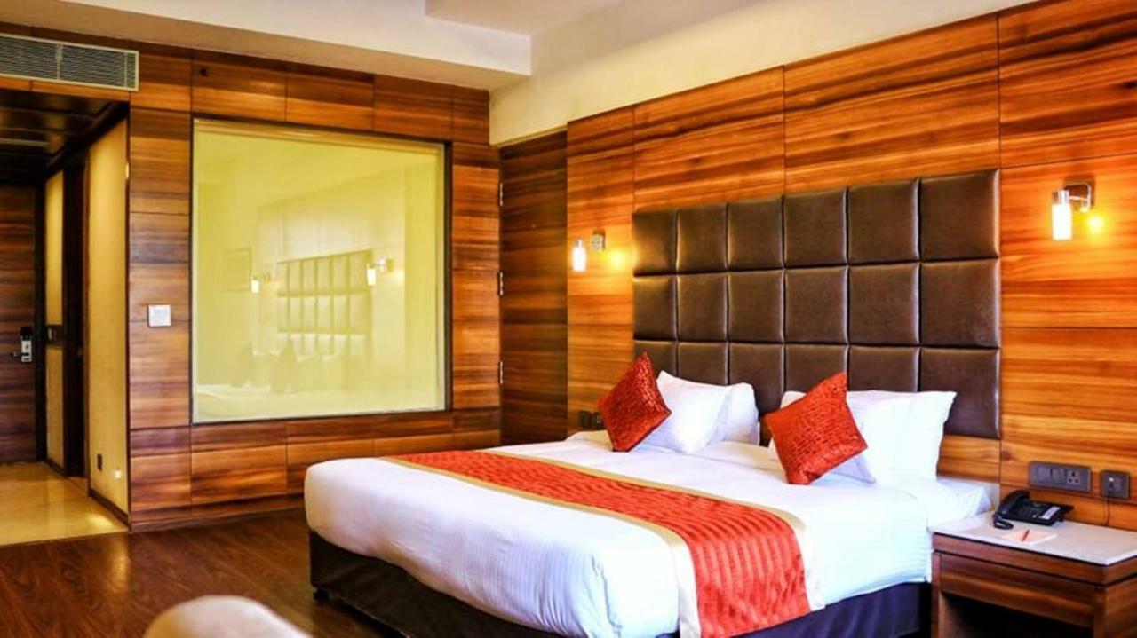City Park Resort Bahādurgarh エクステリア 写真